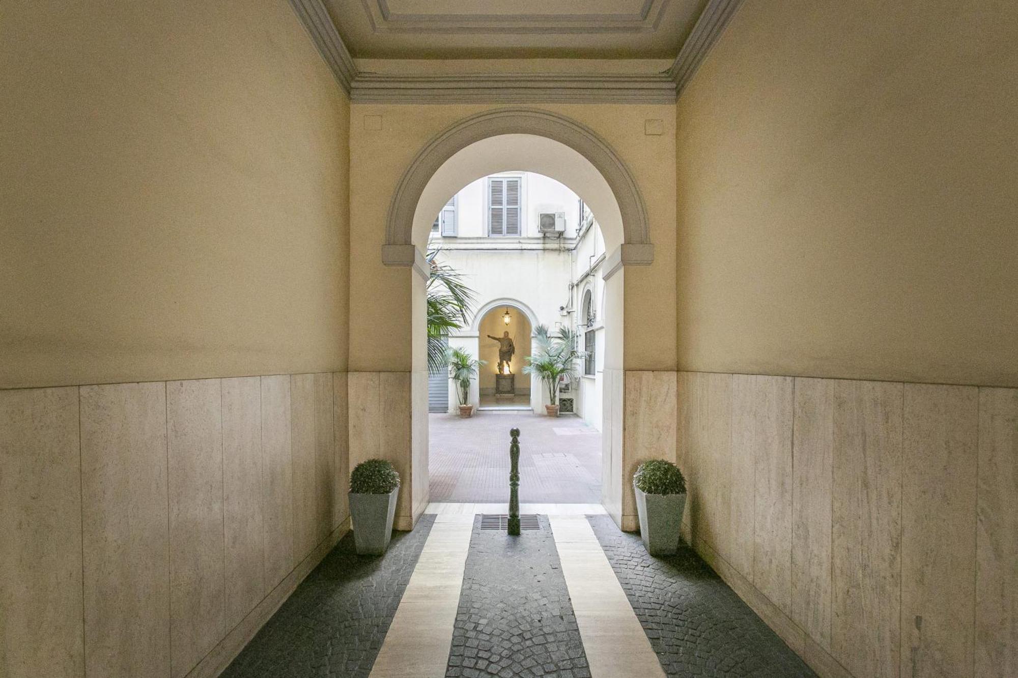 Attico Nel Cuore Di Roma Con Box Privato Per Auto Esterno foto